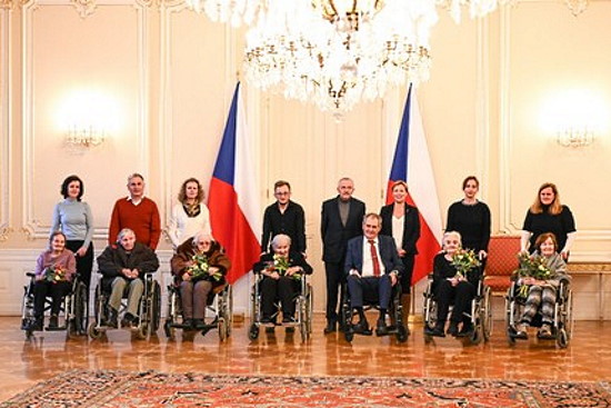 Klienty Domova Vlčí mák na Pražském hradě (foto: hrad.cz)